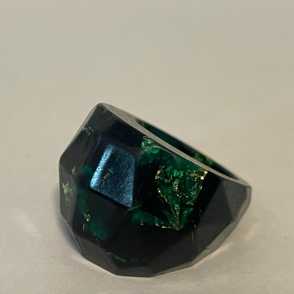 Elegant Green and Gold Flaked Resin Women's Ring